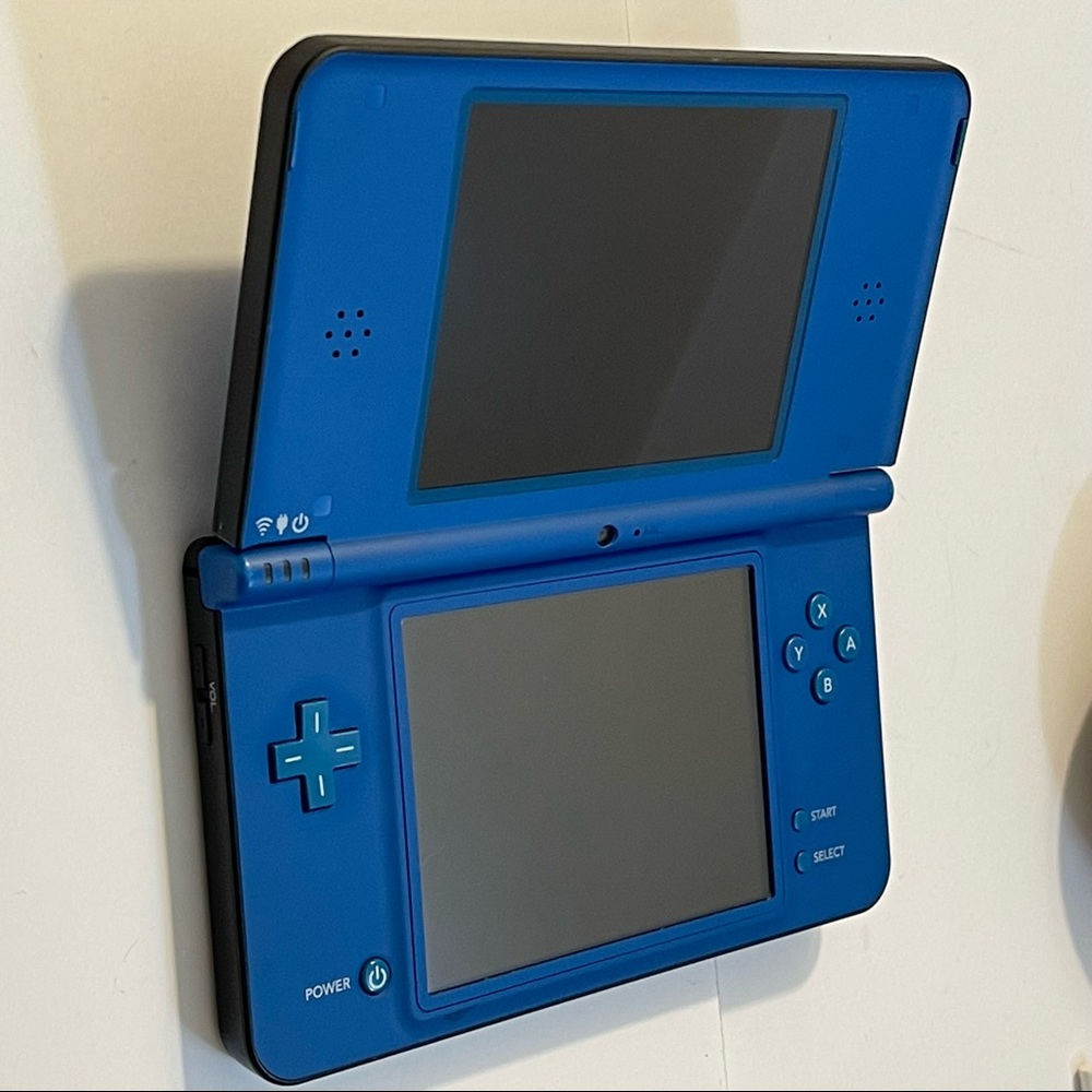 SOLD (1)Nintendo DSi XL Midnight Blue (1)NEW🔌 (1)NEW 32GB CARD (7)Games! - Picture 5 of 15